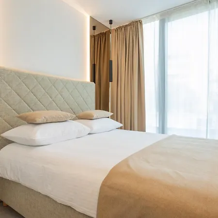 Samstag Parkzone 4* スプリト