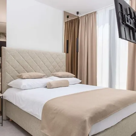 Samstag Parkzone 4* Спліт