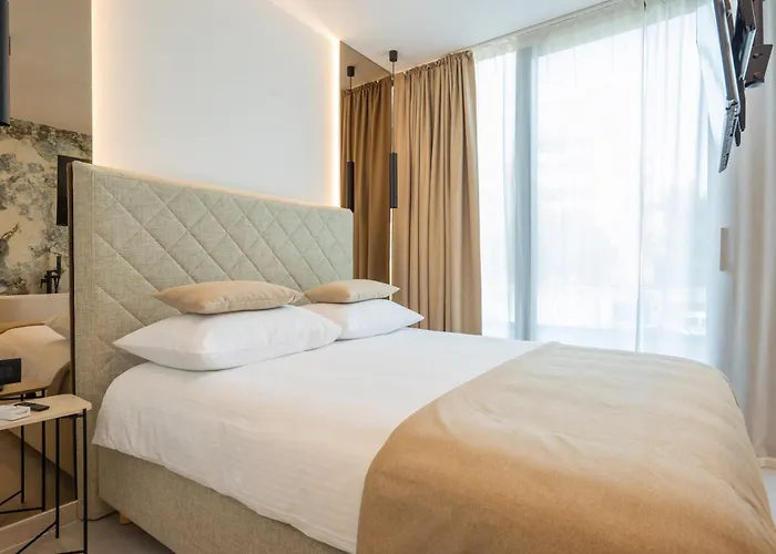 Samstag Parkzone 4* スプリト