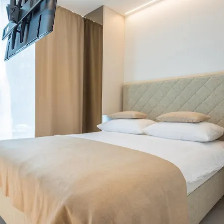 Samstag Parkzone Hotel 4*