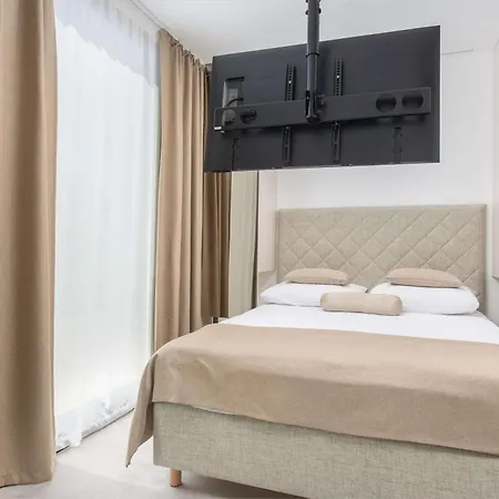 Отель Samstag Parkzone 4*