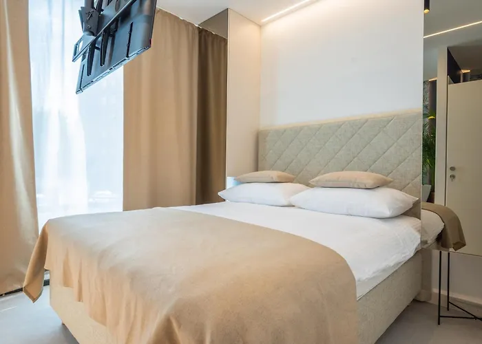 Samstag Parkzone Hotel 4*