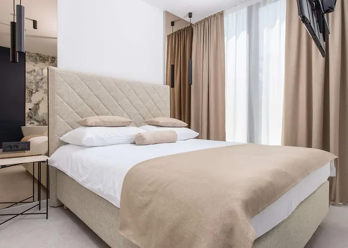 Hotel Samstag Parkzone 4*