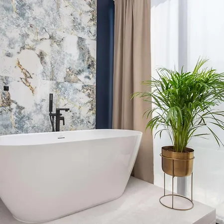 Samstag Parkzone Hotel 4*