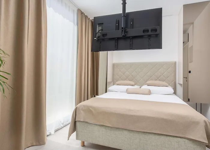 Hotel Samstag Parkzone 4*